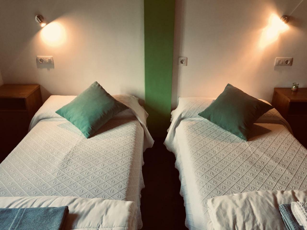 Albergue Paloma Y Lena Sarria Eksteriør billede